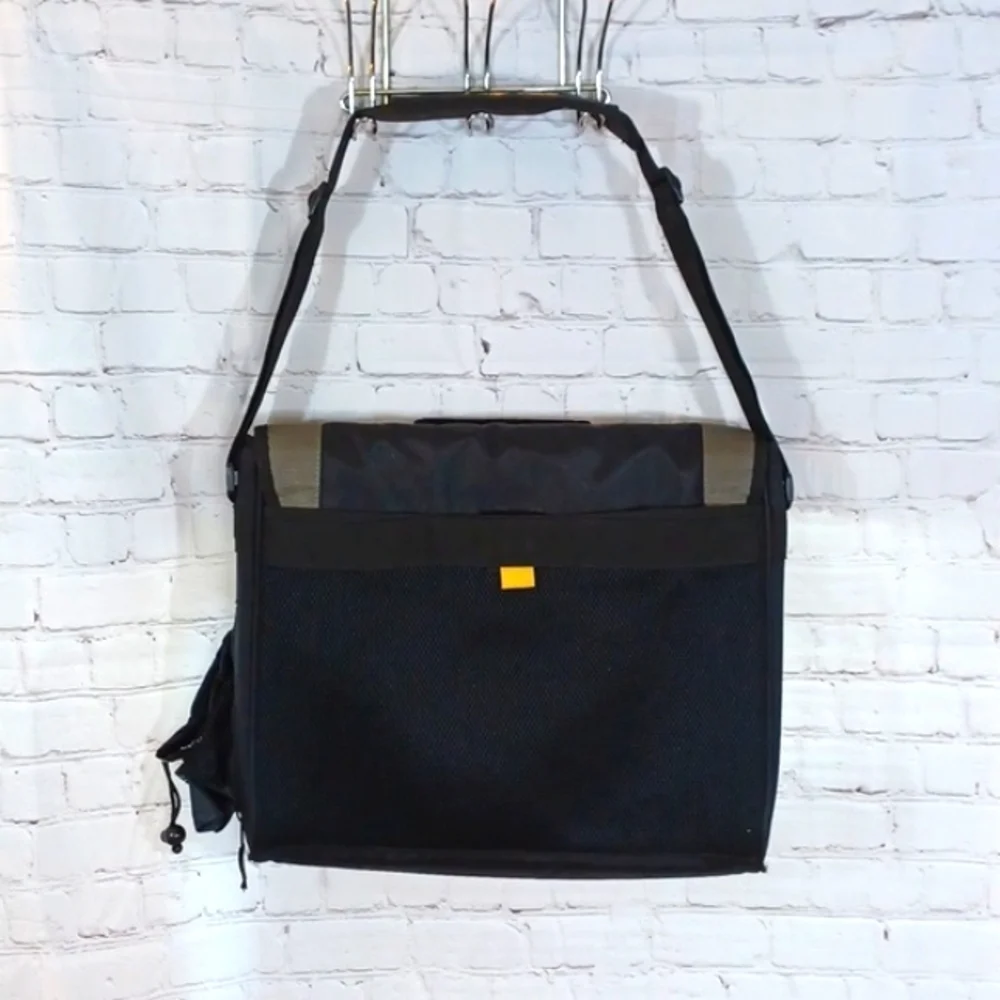 TARGRUS Large Gray & Black LapTop Bag Brand New‎